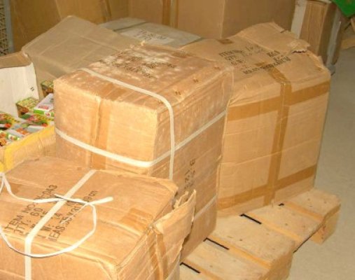 Îmbrăcăminte sport, confiscată de poliţiştii de frontieră